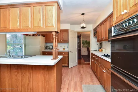 250 E Queens Dr, Williamsburg, VA 23185 photo 6