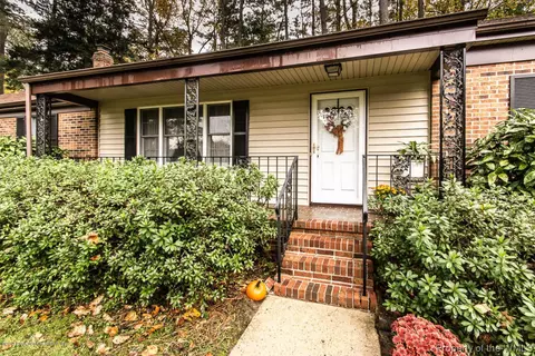 401 Riverside Dr, Lanexa, VA 23089 photo 4