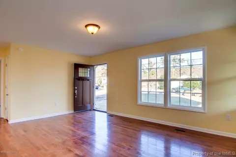 101 Beach Rd, Hampton, VA 23664 photo 2