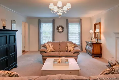 197 The Maine, Williamsburg, VA 23185 photo 8