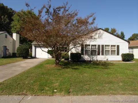 34 Sandy Lake Dr, Hampton, VA 23666 photo 1