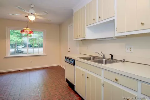 110 Fall E, Williamsburg, VA 23188 photo 13