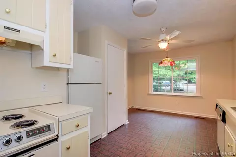 110 Fall E, Williamsburg, VA 23188 photo 11