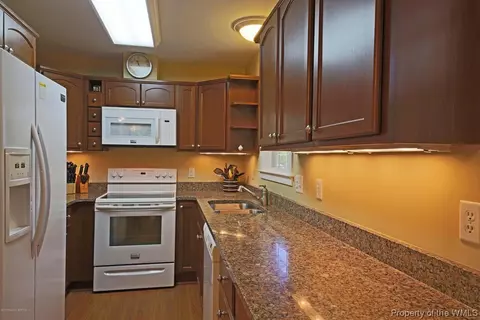 4038 S Riverside Dr, Lanexa, VA 23089 photo 17