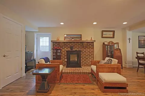 4038 S Riverside Dr, Lanexa, VA 23089 photo 9