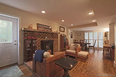 4038 S Riverside Dr, Lanexa, VA 23089 photo 8