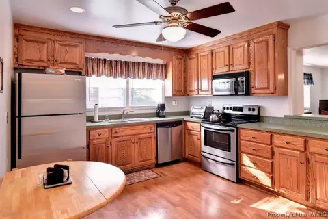 381 Dewey Ave, Hampton, VA 23661 photo 8