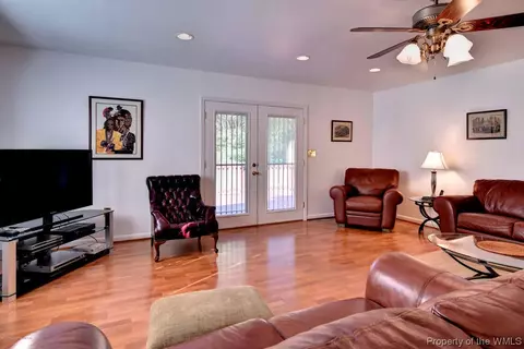 381 Dewey Ave, Hampton, VA 23661 photo 13