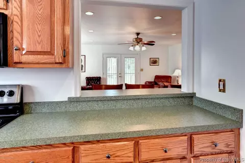 381 Dewey Ave, Hampton, VA 23661 photo 11