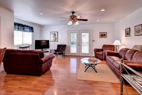 381 Dewey Ave, Hampton, VA 23661 photo 12