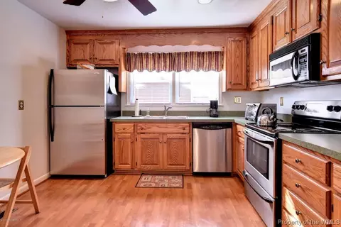 381 Dewey Ave, Hampton, VA 23661 photo 9