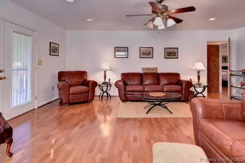 381 Dewey Ave, Hampton, VA 23661 photo 14